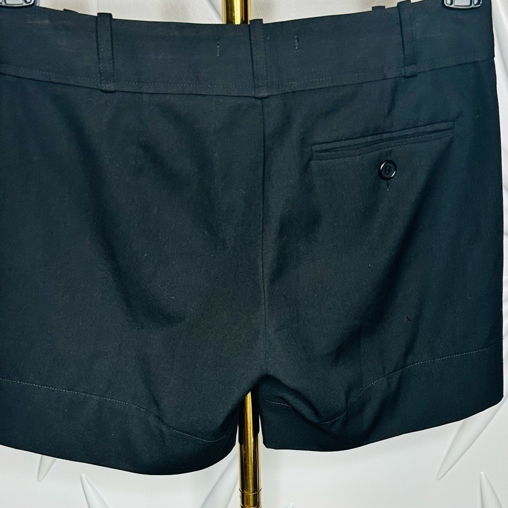 BCBGMaxazria SZ S black short with metallic logo charm at the waist, waist 28” - Picture 4 of 4